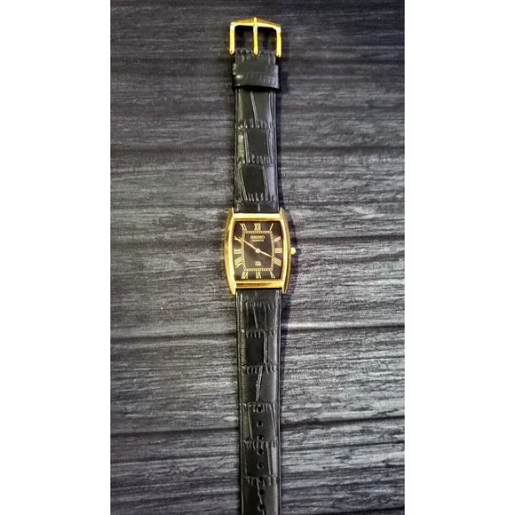 RARE Vintage Seiko New Old Stock Men's Classic Tank Barrel Gold Black Watch * - Picture 5 of 7